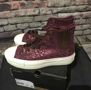 maroon converse platform